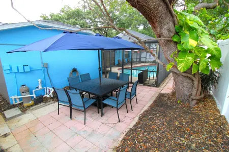 Heated Pool and Game Room - Charming Family Retreat