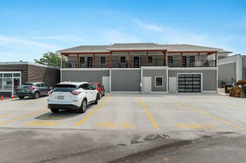 Tranquil Retreat - Balcony, 2 Kings, Parking, Downtown