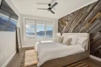 Luxury Home with Stunning Views and Dual Kitchens - Exquisite Retreat