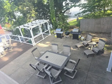 Lake Front House ~ Private Dock / Hot Tub / Game Room / Beach