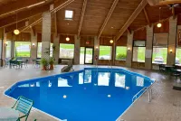 Baymont by Wyndham Logan - Swimmingpools