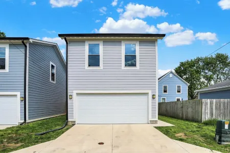 Modern & Spacious Downtown Master Suite Palace!