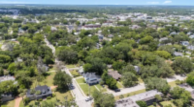 Private historic district apt with pool-suite A