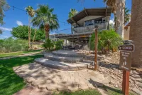 Riverfront Beach Resort Home+Casita & Bar on River