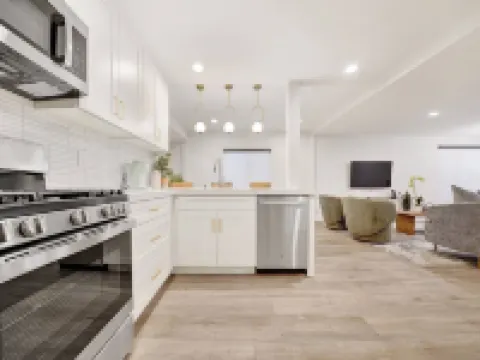 Stunning & Newly Remodeled Close to Disney