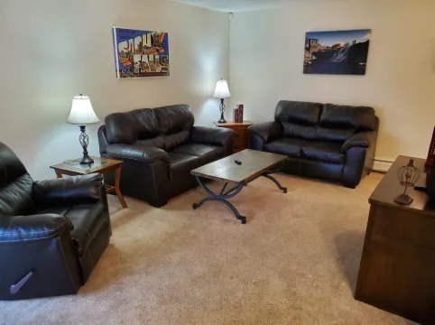 Tranquil Retreat - WiFi, Bike Trail, Peaceful Surroundings