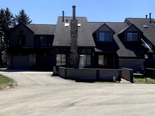 Charming 3 BR/3.5 Bathroom Townhome at Seven Springs Mountain Resort