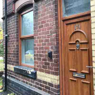 Central Wigan Welcoming Townhouse Sleeps up to 6 Hotel Exterior