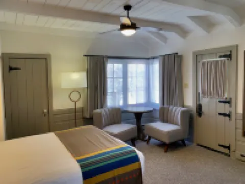 Bright Angel Lodge – Inside the Park Hotele w: Coconino County