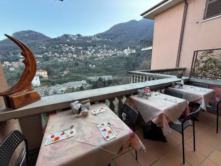 Hotel Diffuso Il Portichetto Sulla Collina a Vezio Perledo