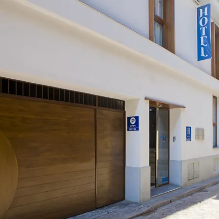 La Boutique Puerta Osario Отели рядом с достопримечательностью «Башня Мальмуэрта»