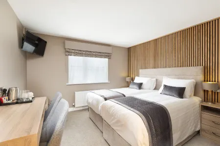 Castle Varagh Hotel & Bar Отели в г. Multyfarnham