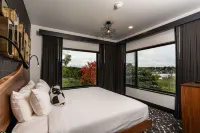 The Earl in Charlevoix Hotels in Charlevoix