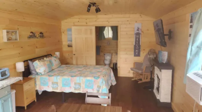 Lighthouse Cabins Maine Hotel a 