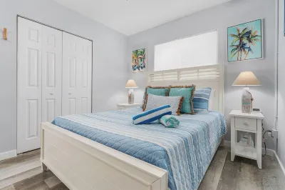 171 Washington ~ Dune Our Thing ~ Unit A ~ Fabulous Pool Home! 2 Bedroom Home by RedAwning Hotels near The Islander, Gift Gallery & Boutique