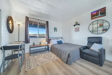 Canyon's Edge Route 66 Motel