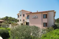 Villa Malibu One Hotels in Vir
