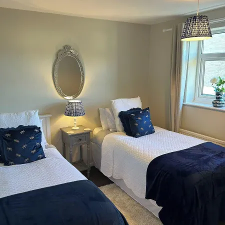 Peak District - 2 Beds - Sleeps 4 - Pet Friendly