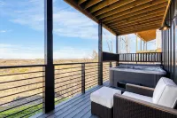 私人高爾夫模擬器、火坑和山景靠近多莉山新建的後九洞度假屋