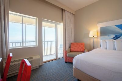 Standard Room, Multiple Beds, Balcony, Lake View Cedar Point Hotel Breakers Photo