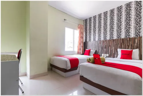 RedDoorz Plus @ Hertasning Area Hotels in Rappocini