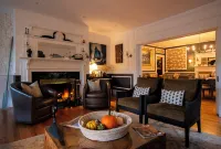Sand Bar Cottage Inn
