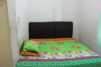 Penginapan Transit Tomato Hotels in Sena