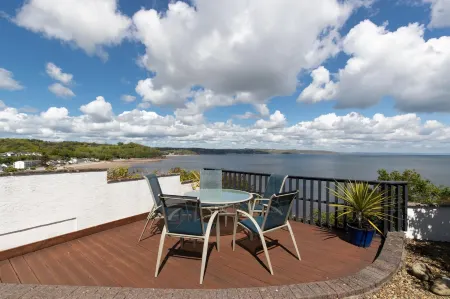 Cystanog Fach - Spectacular Sea Views, Balcony and Terrace, Parking