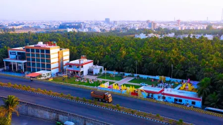 The Grand Astoria Somnath Отели рядом с достопримечательностью «Veraval Seafront»