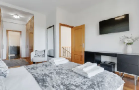 3B Villa Heated Pool Barbecue Games Room