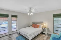 Miabella of Hollywood 3 Bedroom Home by RedAwning - Pet friendly