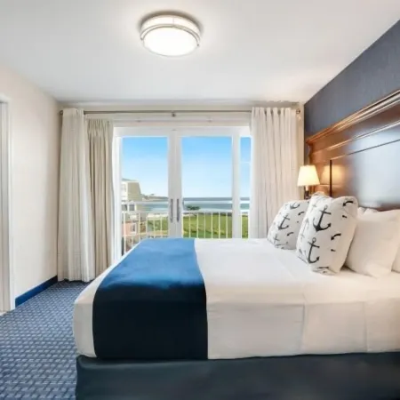 Newport Beach Hotel & Suites