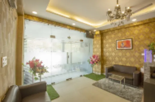 Hotel Lemon Suites & Banquet Noida Sector 62