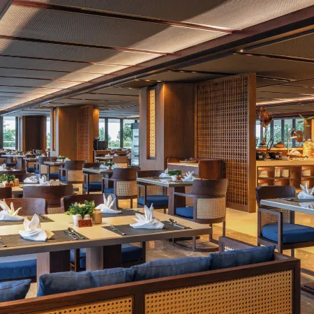 Bali Beach Hotel Отели рядом с достопримечательностью «Пляж Сегара»