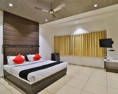 Dev Motel & Banquet Hotels in Kheda
