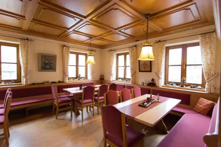 Gasthof Zur Sonne Отели в г. Еттинген-Шеппах