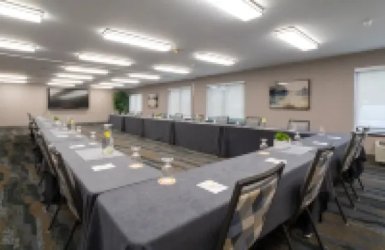 Oxford Suites Portland - Jantzen Beach