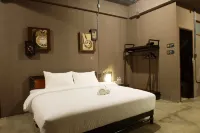 Rider Bedroom Hostel & Cafe