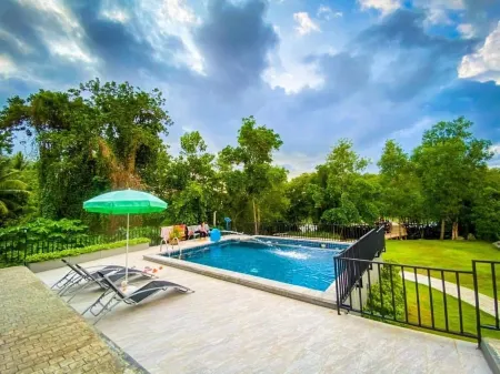 Lan Lay Resort Отели в г. Khlong Yai