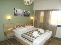 Horizon Beach Hotel - Balkoner