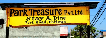 Hotel Park Treasure Отели рядом с достопримечательностью «Chitwan Jungle Safari»