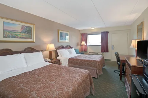 Super 8 by Wyndham Shelby Hotels in Shelby