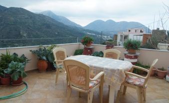 Tourloti Village House