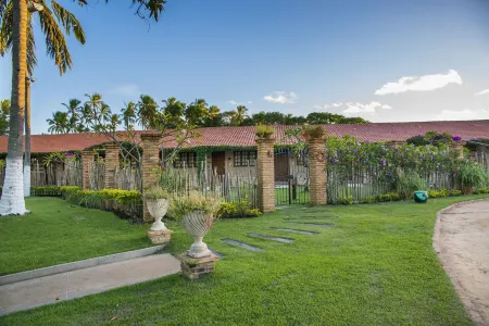 Fazenda Fiore Resort Отели рядом с достопримечательностью «Paripueira Beach»