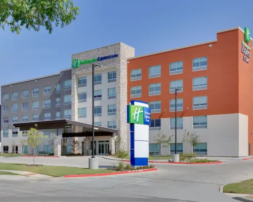 Holiday Inn Express & Suites DALLAS NW HWY - LOVE FIELD by IHG Hotels in der Nähe von Freizeitpark Zero Gravity