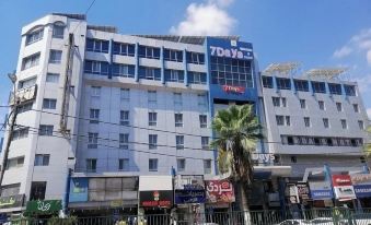 Seven Days Hotel - Housity