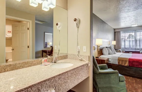 聖喬治北伊克諾旅館-近先鋒公園