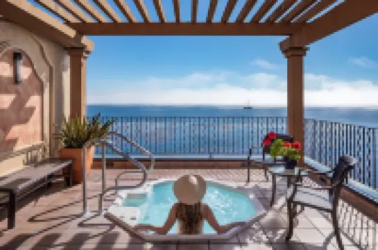 มอนเทอเรย์เบย์อินน์