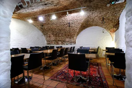 Hotel Hellstens Malmgård Отели рядом с достопримечательностью «Vesslan skulptur»