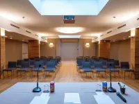 Montana Lodge & Spa, by R Collection Hotels Hotels near Arp